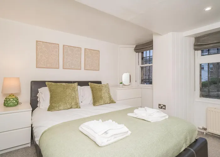 Apartman Georgian Elegance With Patio Garden West End - Pass The Keys Edinburgh