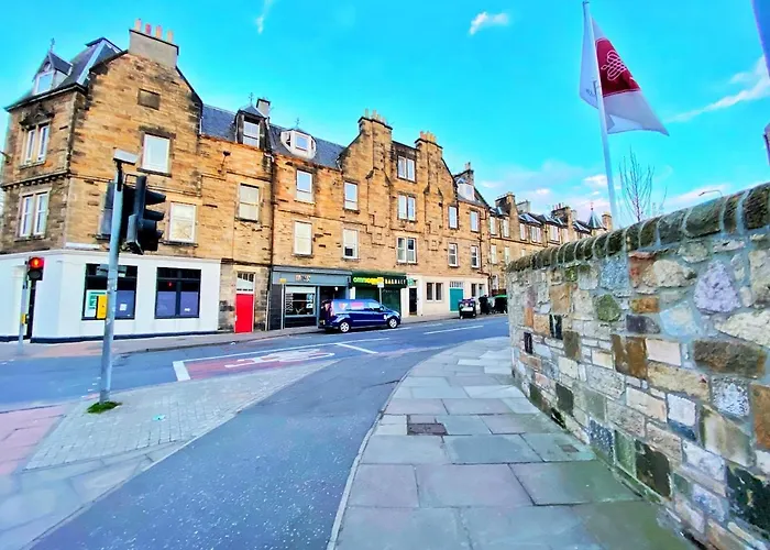 Two-bedroom Retreat Close To Sites *