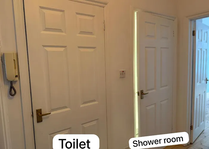 Luxurious Victorian 3 Bed Flat In The Heart Of