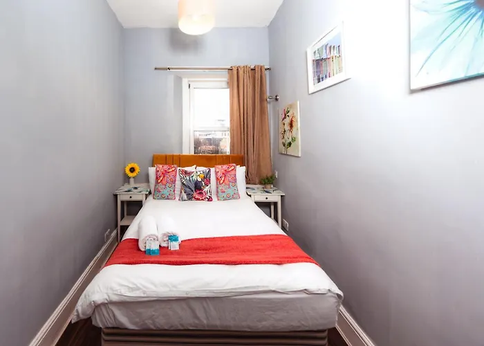 Calm, Cosy & Near Meadows 10