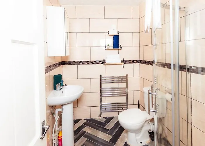 Calm, Cosy & Near Meadows 10 *