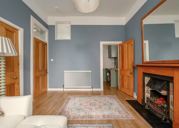 Quiet 1-bed Flat By The Meadows אדינבורו