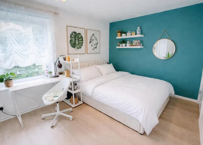 Holyrood Holidays Apartmán *