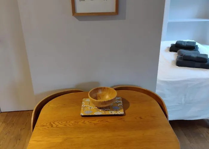 Cosy In Historic New Town *