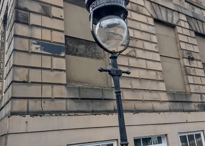 Cosy In Historic New Town *