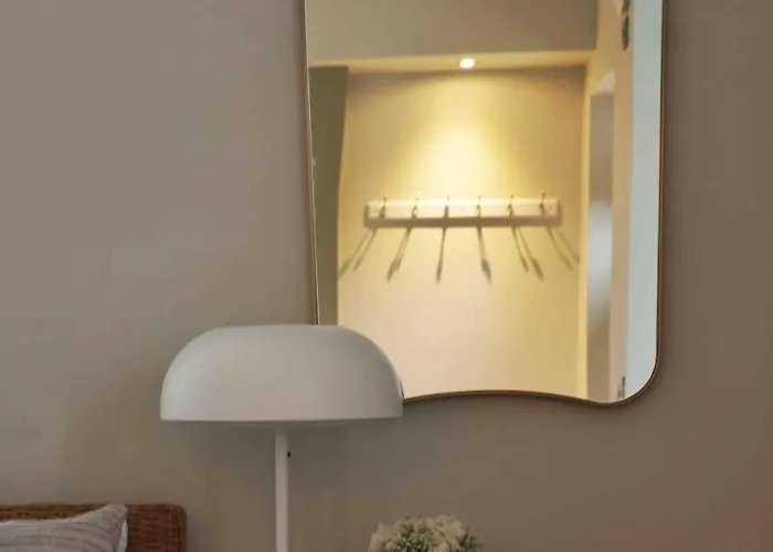 Fully Licensed In Peaceful Neighbourhood Edinburgh