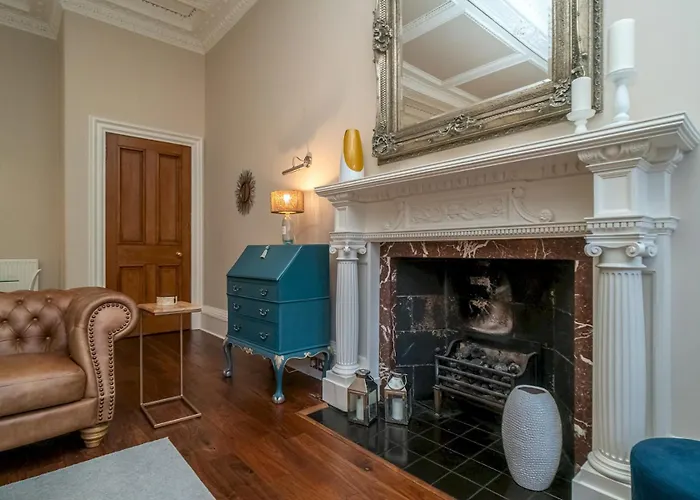 Georgian Elegance With Patio Garden West End - Pass The Keys Apartment Edinburgh