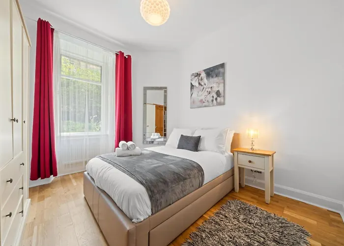 Modern Holyrood 1 Bedroom - *