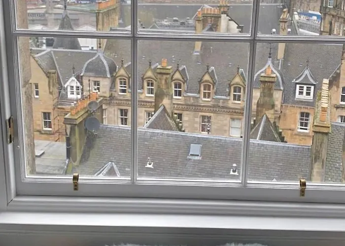 Royal Mile With Stunning Views * Edinburgh