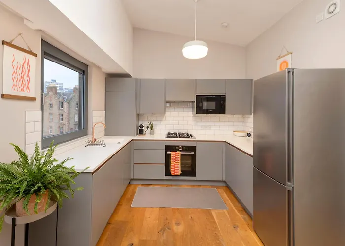 Stylish 2-bedroom In Leith Appartement *