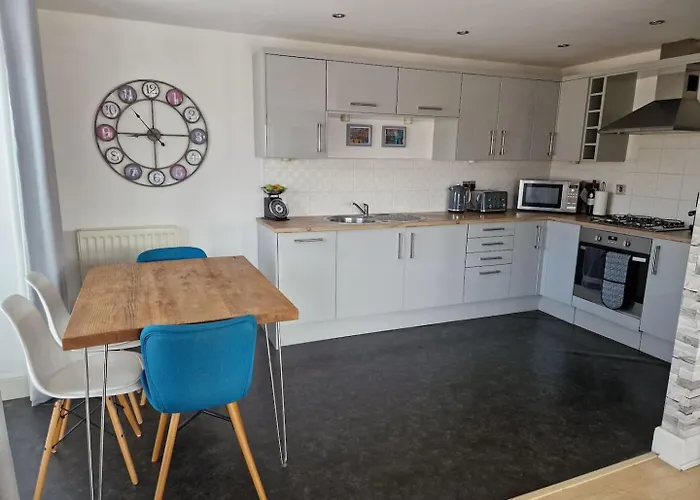 Spacious, Sunny Leith Edinburgh