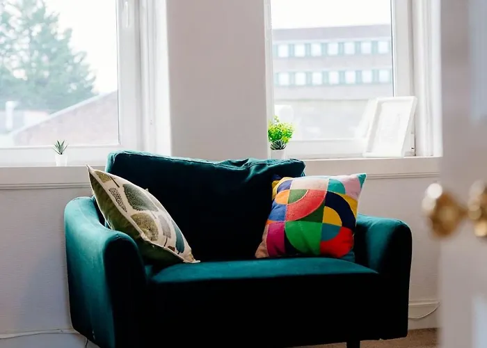 Apartment Bright Sleep 4 15 Minute Centre Free Parking Neaby *