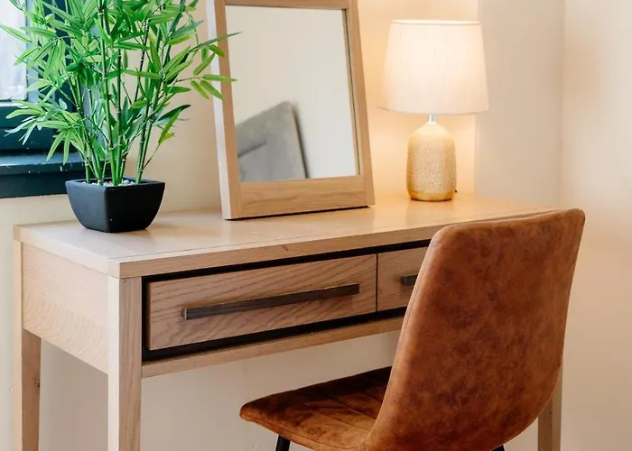 Bottom Of Royal Mile 7 Beds Sleeps 12 3 Bthrooms Apartment Edinburgh