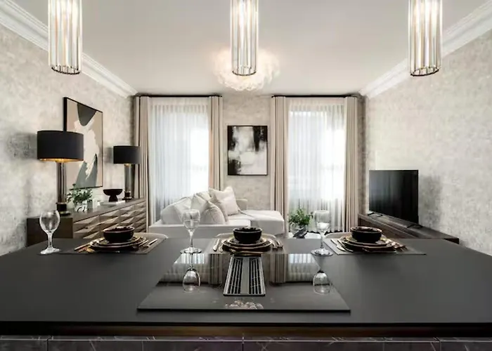 Near Transport - Hot Tub - Fireplace - Sleeps 2 Apartman