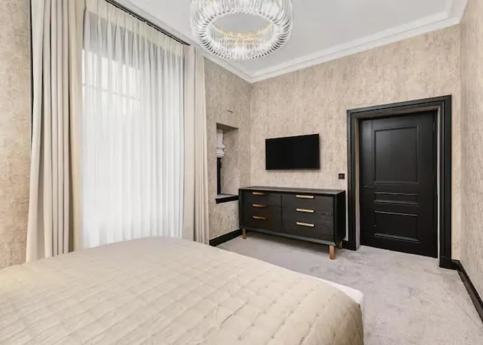 Near Transport - Hot Tub - Fireplace - Sleeps 2 公寓 爱丁堡