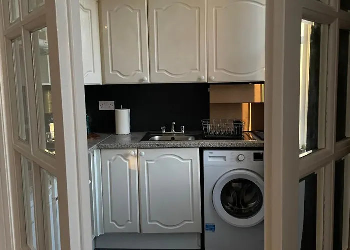 Cozy Flat On The Water Of Leith 아파트 *