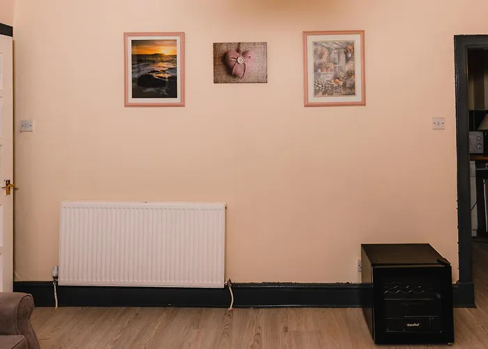 דירה Charming And Spacious Getaway 3