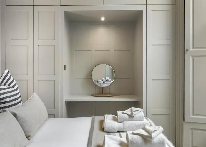 Stylish Georgian Main Door Apartment
