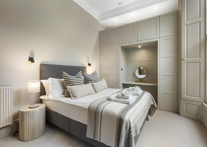 Апартаменты Stylish Georgian Main Door *