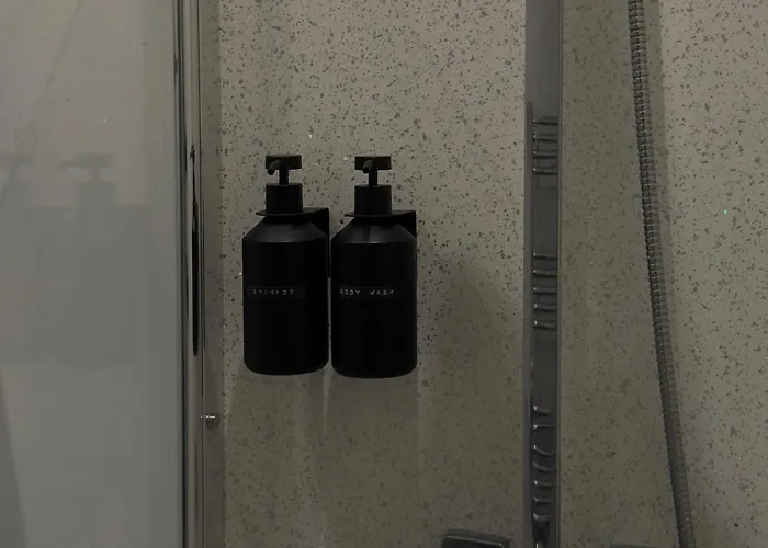 Modern & Cozy In Leith Walk