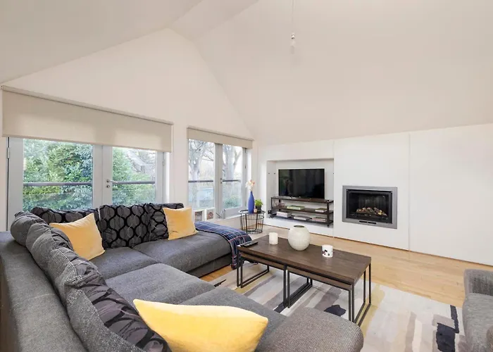 Apartment Chic 3-bedroom 2-storey House Near Centre With Free Parking Edinburgh