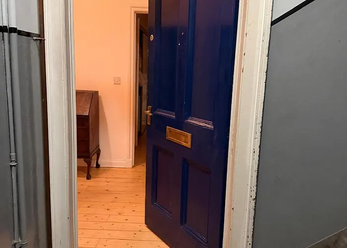 Luxurious Victorian 3 Bed Flat In The Heart Of *