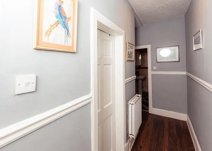 Calm, Cosy & Near Meadows 10 *