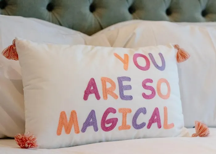 Weston's Penthouse Sleep 11, 8 Beds Free Parking *