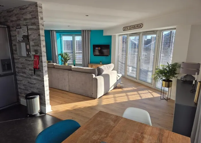 Spacious, Sunny Leith * Edinburg