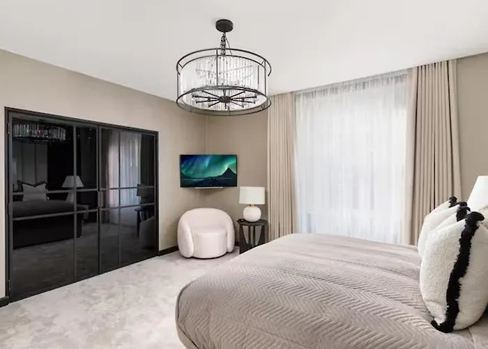 Near Transport - Hot Tub - Fireplace - Sleeps 2 Apartman *