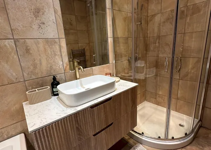 Cosy Stylish Flat - Pass The Keys *