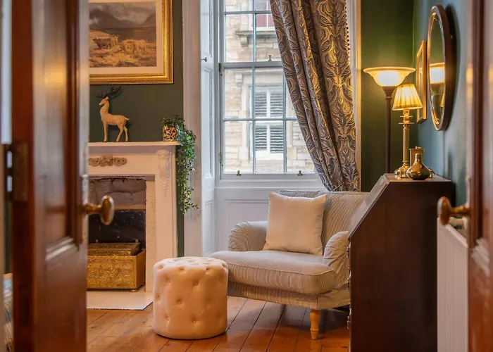 Iconic Royal Mile Edinburgh