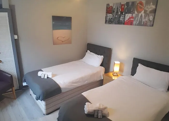 Cosy By The Meadows 2 *