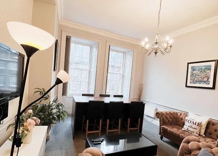 Old Town Apartment *