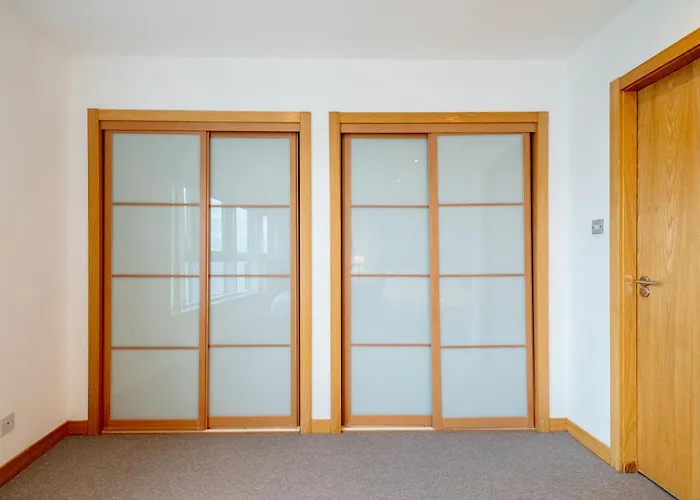 شقة Weston's Penthouse Sleep 10, 6 Beds Free Parking