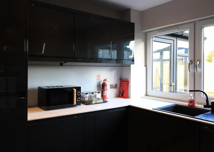 West Luxury 5 Bedroom Apartament *
