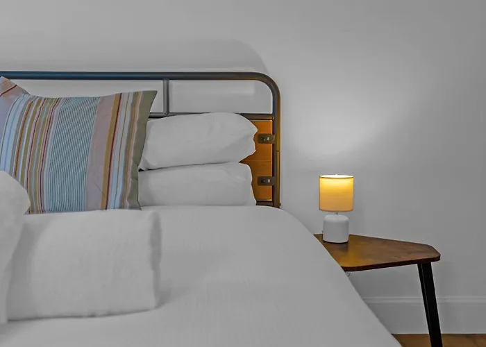 Stylish 1br Urban Stay, Centre Apartman