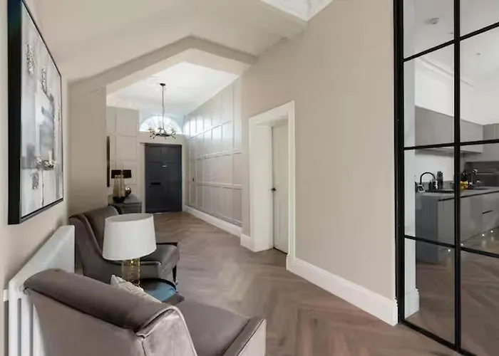 Family Small Group - Parking - Wifi - Sleeps 6 Apartment Edinburgh