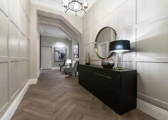 Family Small Group - Parking - Wifi - Sleeps 6 *