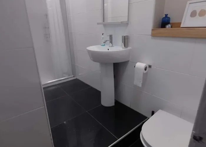 Cosy In Historic New Town *