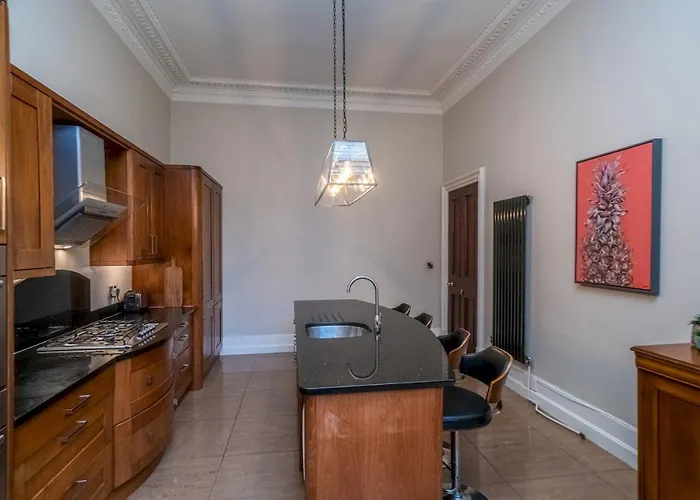 Georgian Elegance With Patio Garden West End - Pass The Keys