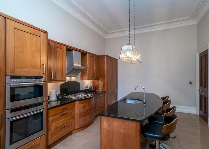 Georgian Elegance With Patio Garden West End - Pass The Keys *