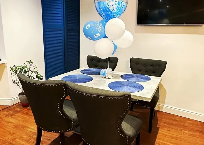 Two-bedroom Retreat Close To Sites Apartment