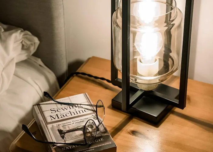 아파트 3 Bed Traditional On Picturesque Victoria St *