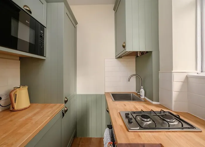 Quiet 1-bed Flat By The Meadows * Edinburgh