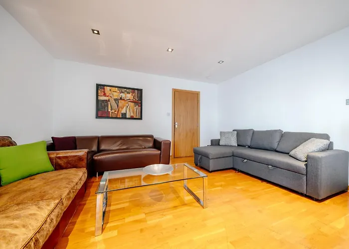 Daire Weston's Penthouse Sleep 10, 6 Beds Free Parking Edinburgh