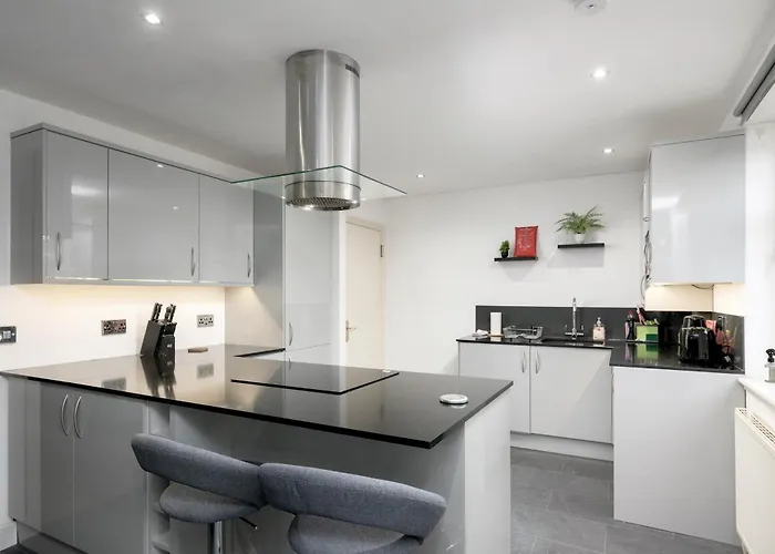 Stylish 2-bed Flat With Balcony Near Haymarket - Pass The Keys * Édimbourg