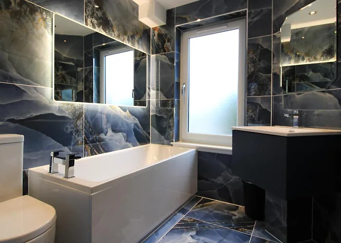 West Luxury 5 Bedroom Apartament *