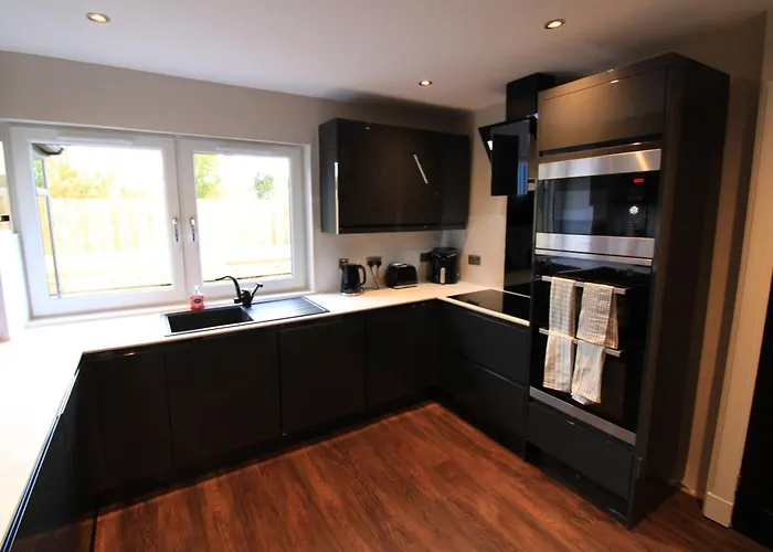 West Luxury 5 Bedroom Apartament *