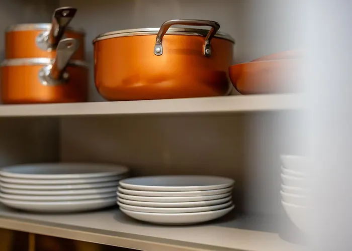 Dragon Luxury At Rutland Square Apartment